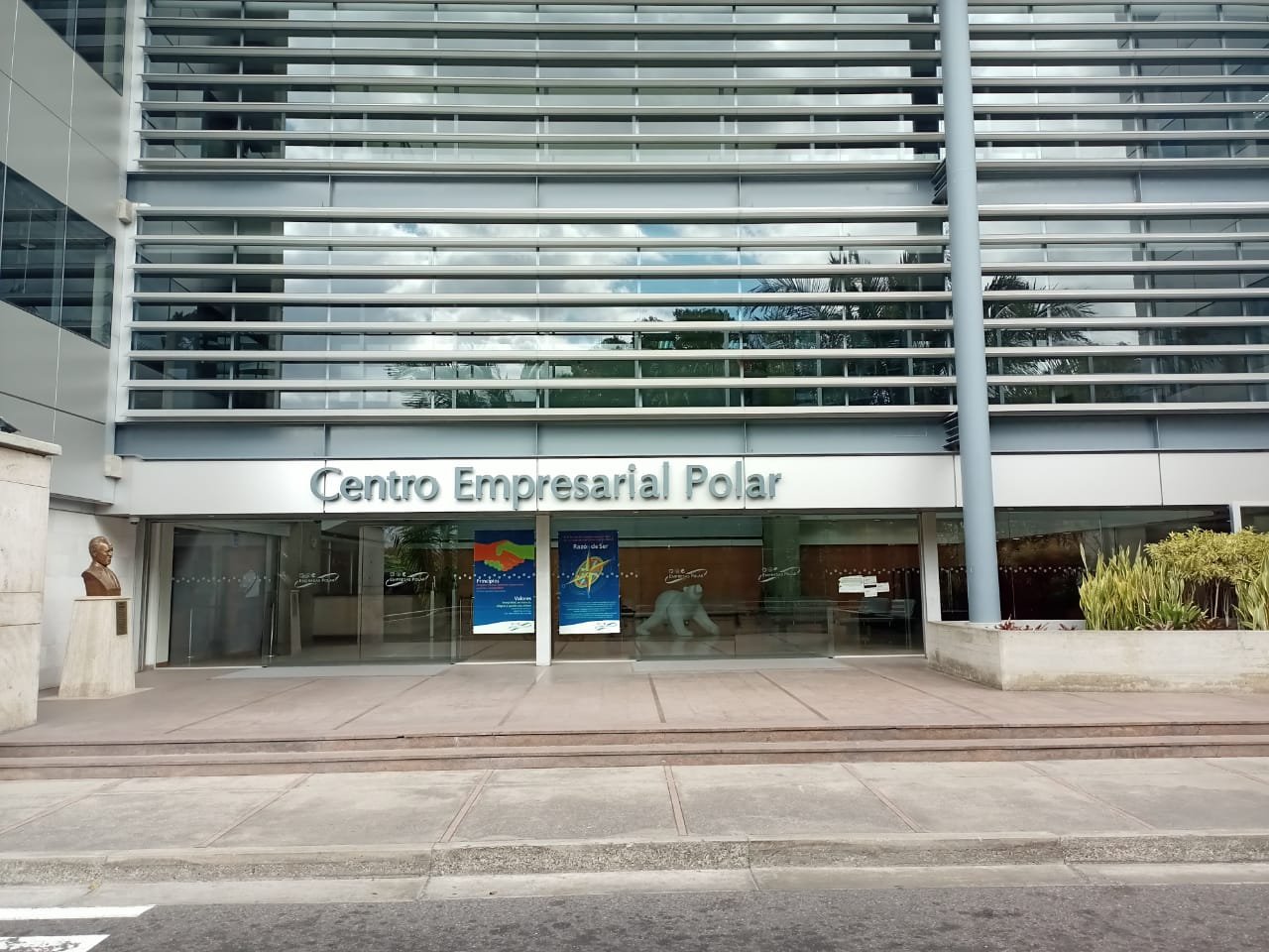 Fachada de Centro Empresarial Polar 368